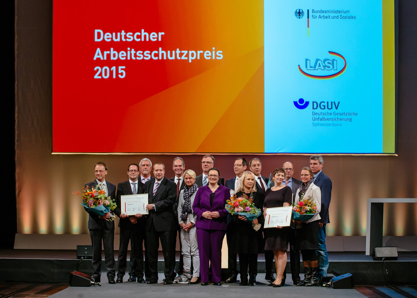Gruppenfoto der Preisträger*innen des Deutschen Arbeitsschutzpreises 2015