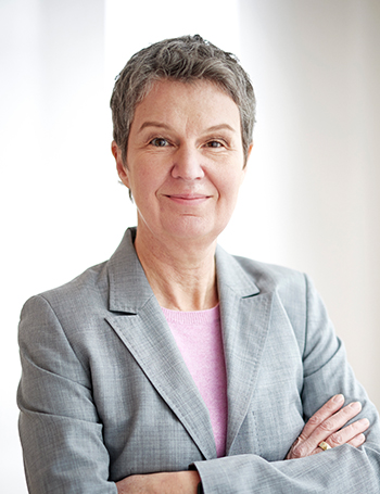Portrait von Dr. Sandra Hartig, Leiterin des Bereichs Beschäftigung, Gesundheitswirtschaft, Familie und Beruf, Deutscher Industrie- und Handelskammertag e.V. (DIHK)